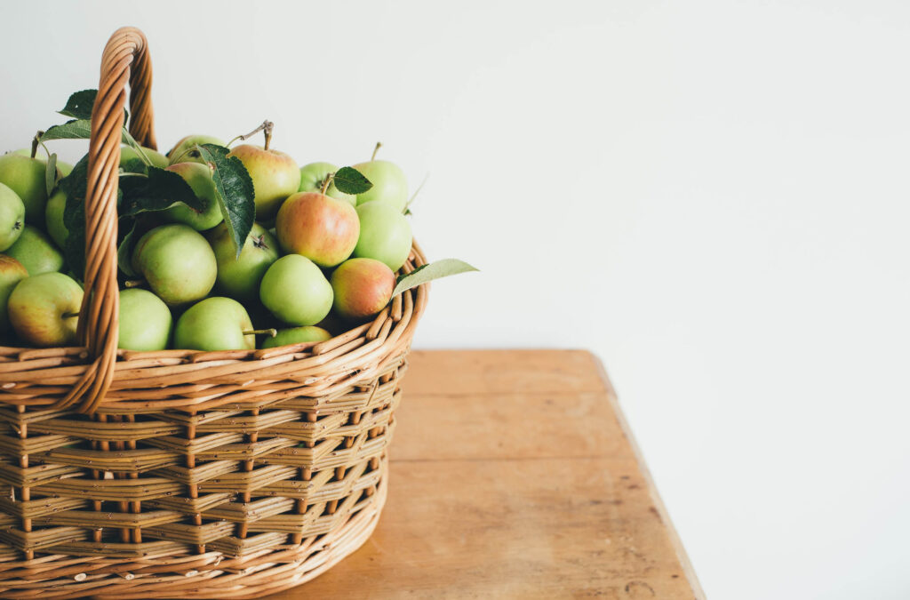 Aeblekurv_af_annie-spratt-unsplash