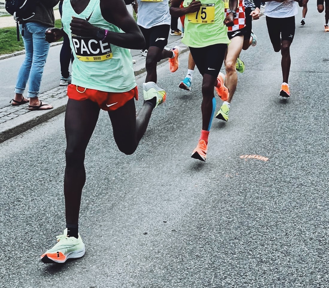 Marathonløbende bæn i Copenhagen Marathon